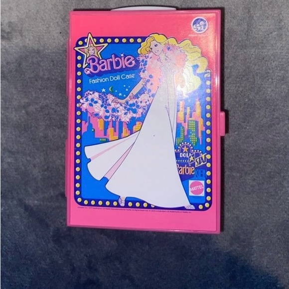 BNIB Worlds Smallest Barbie Fashion Case w/2 Barbies - Picture 4 of 5